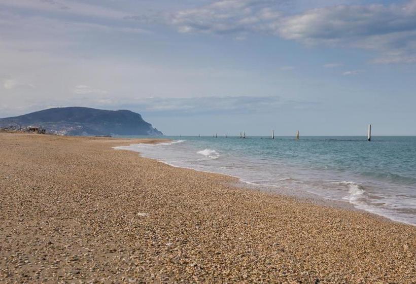 פנסיון Rooms A Due Passi Dal Mare