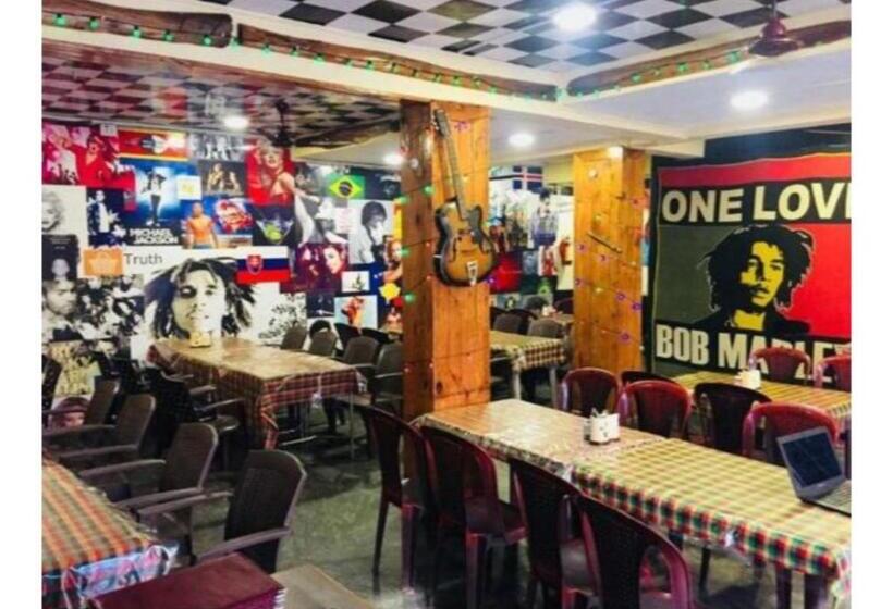 Hotelli Unique Rooms In The Heart Of Baga Beach