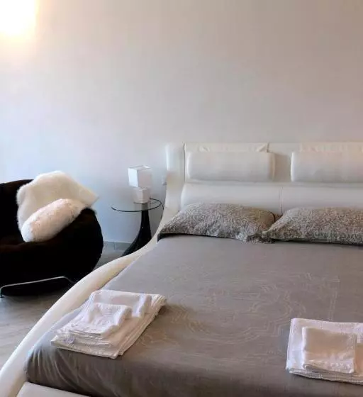 Paradeisos Residence Sas