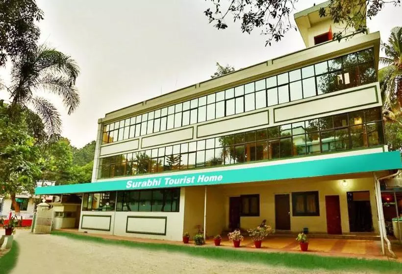 ホテル Surabhi Suites