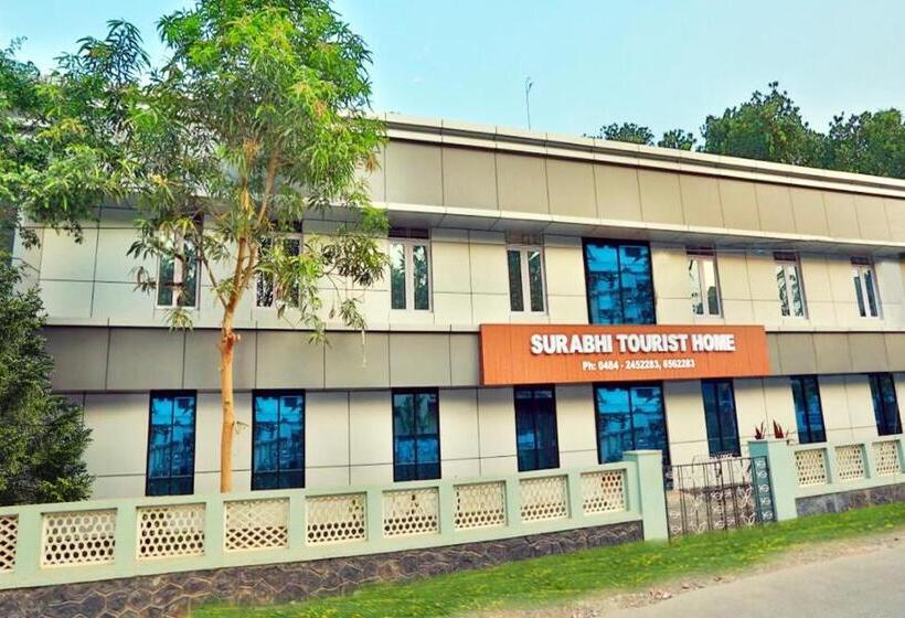 호텔 Surabhi Suites