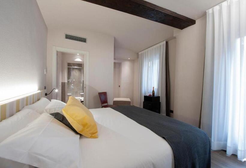 פנסיון Angolo Divino