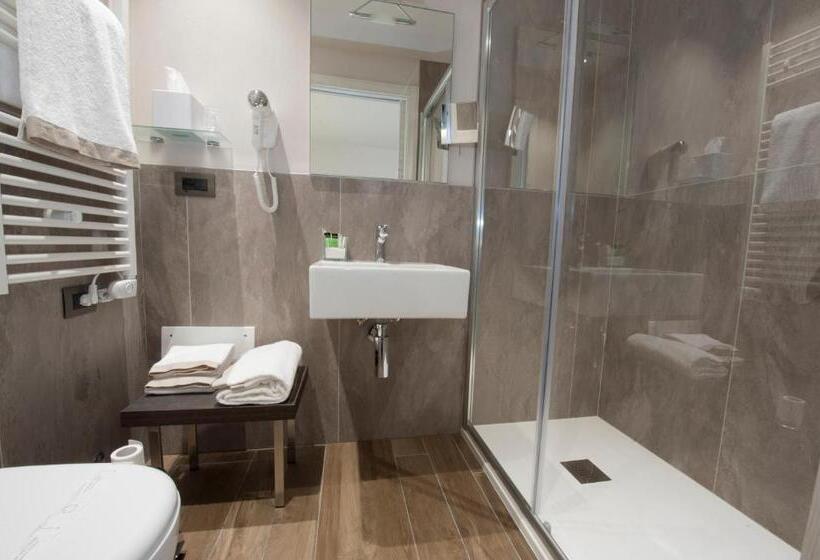 פנסיון Angolo Divino