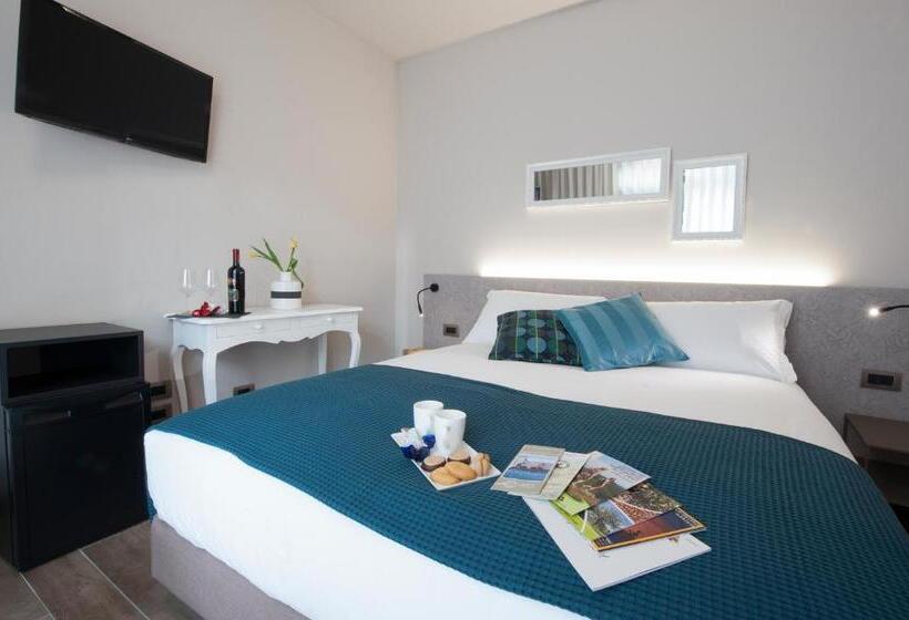 פנסיון Angolo Divino