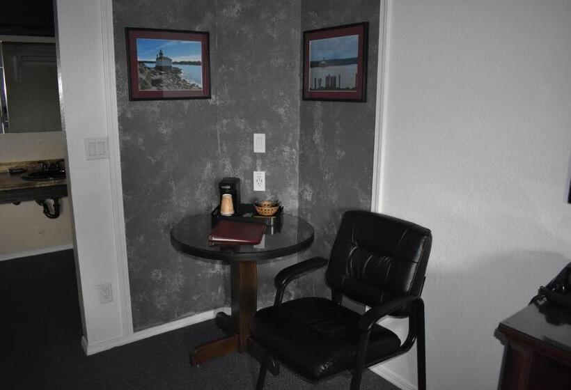 בית מלון כפרי Lighthouse Cove Inn