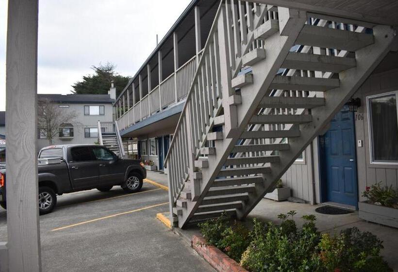 בית מלון כפרי Lighthouse Cove Inn