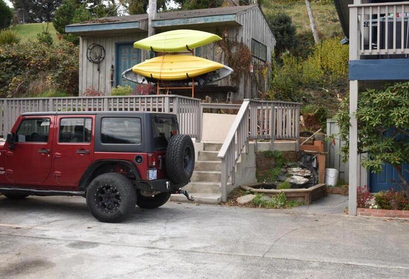 בית מלון כפרי Lighthouse Cove Inn