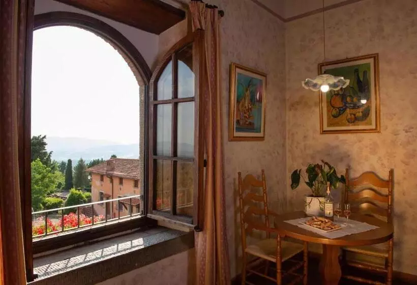 La Piazza Di San Donato