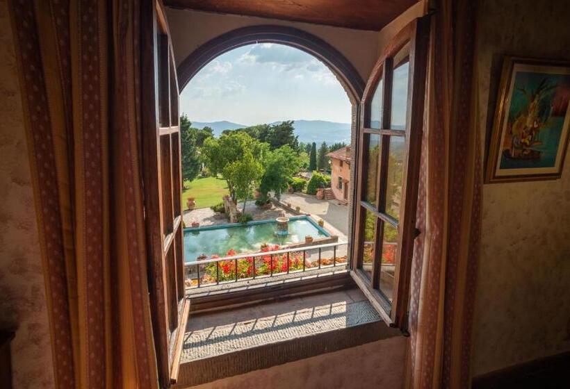 La Piazza Di San Donato