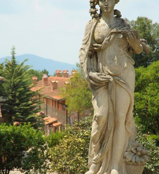 La Piazza Di San Donato