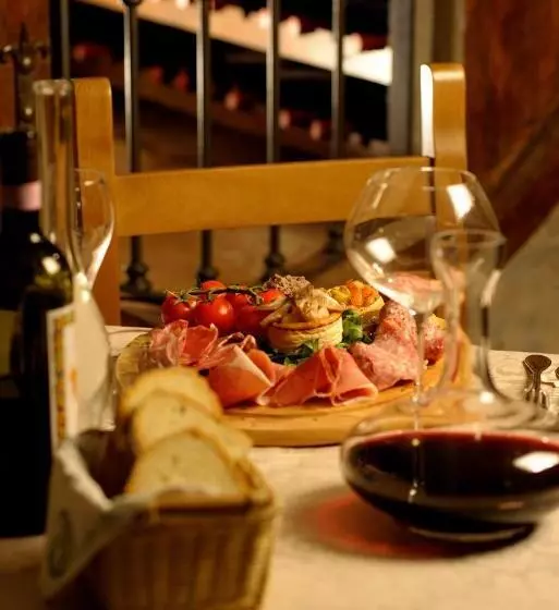 La Piazza Di San Donato