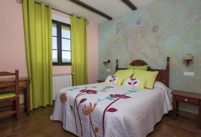 פנסיון La Casona De Tamaya