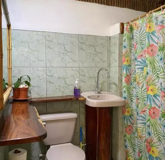 پانسیون Mauras Tropical Mini Hostel & Tours