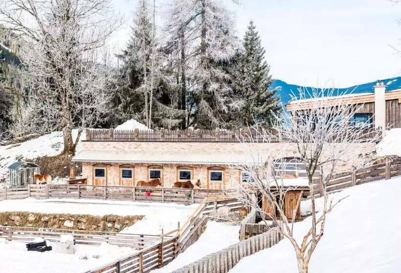 ホテル Peakini Farmhaus