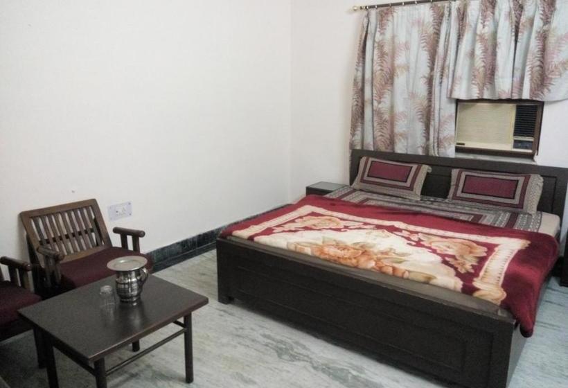 فندق S J Residency