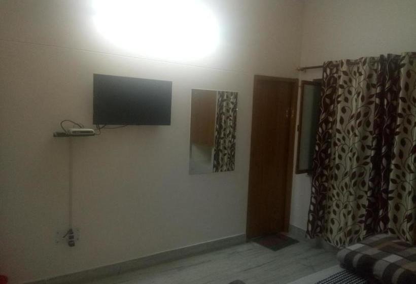 فندق S J Residency