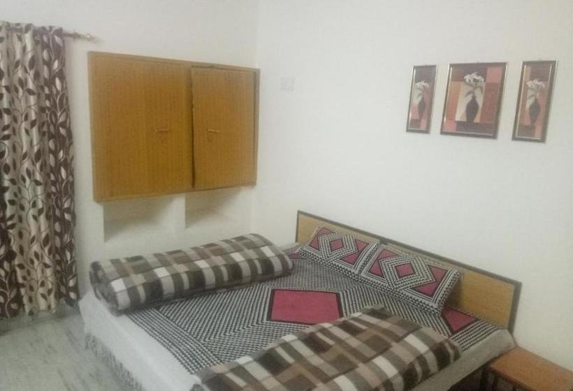 فندق S J Residency