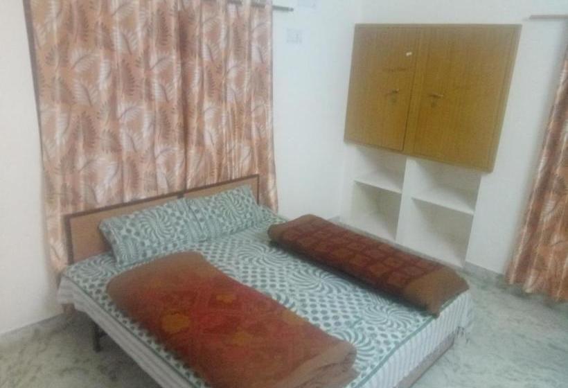 فندق S J Residency