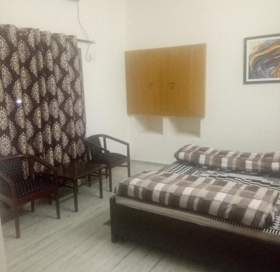 فندق S J Residency