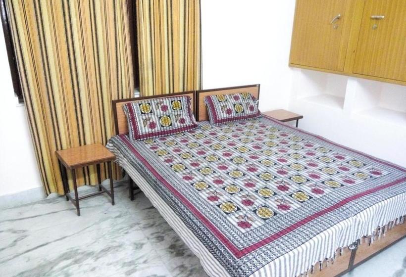 فندق S J Residency