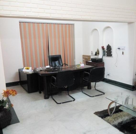 فندق S J Residency