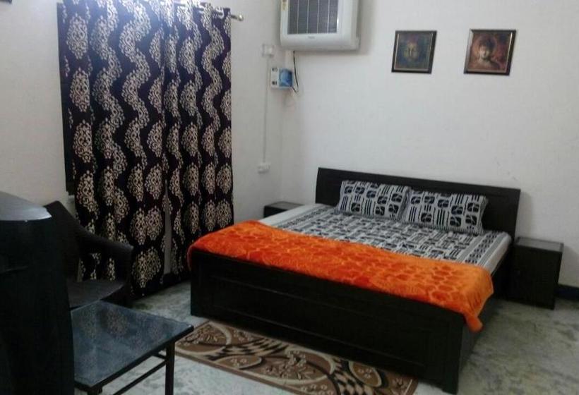 호텔 S J Residency