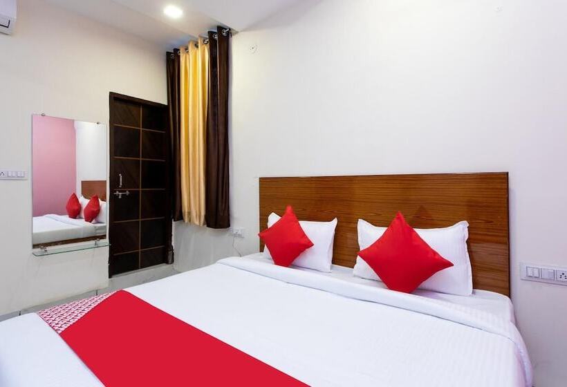 Oyo 11929 Hotel Ridhi Sidhi