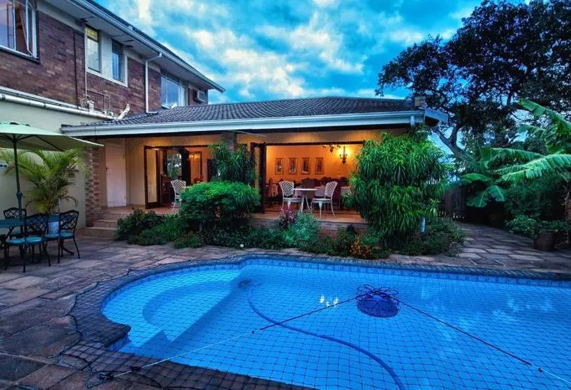 پانسیون Hilltop Manor Bed And Breakfast