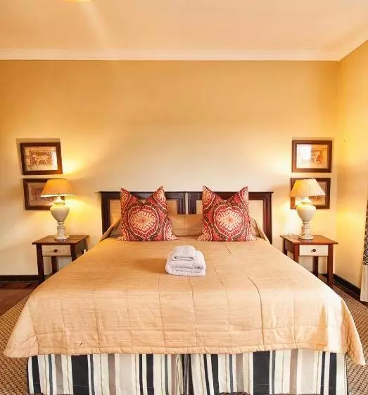 پانسیون Hilltop Manor Bed And Breakfast