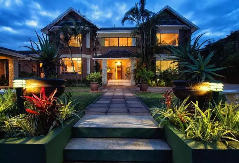 پانسیون Hilltop Manor Bed And Breakfast