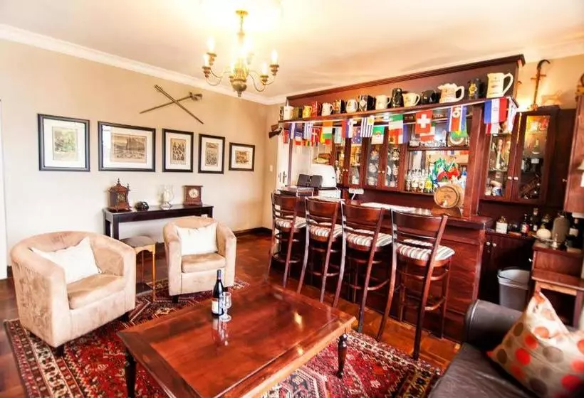 پانسیون Hilltop Manor Bed And Breakfast
