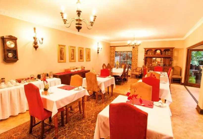 پانسیون Hilltop Manor Bed And Breakfast