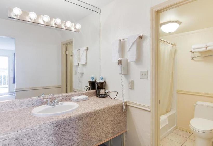 ユースホステル The Anchorage Inn And Marina