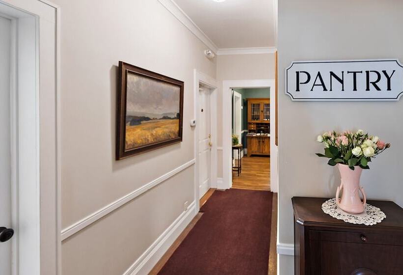 Schronisko Mccully House Inn