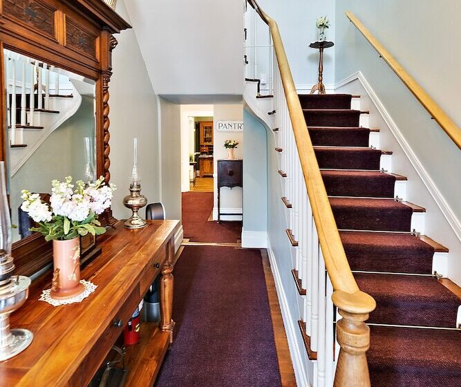 Schronisko Mccully House Inn