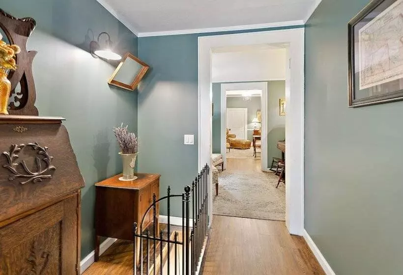 Retkeilymaja Mccully House Inn