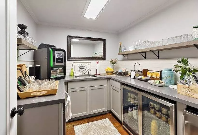 Retkeilymaja Mccully House Inn