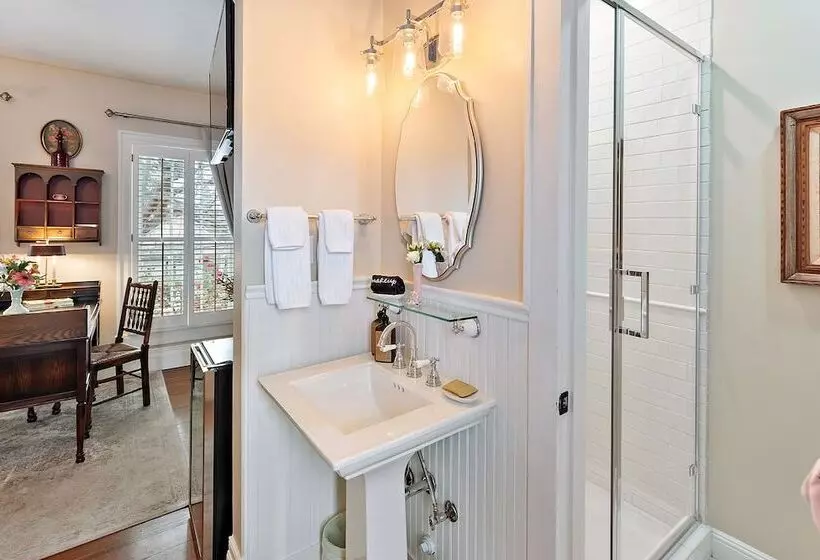 Retkeilymaja Mccully House Inn