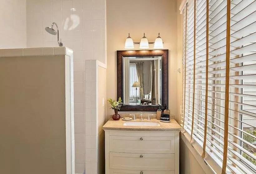 Retkeilymaja Mccully House Inn