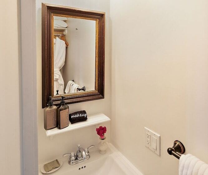 Schronisko Mccully House Inn