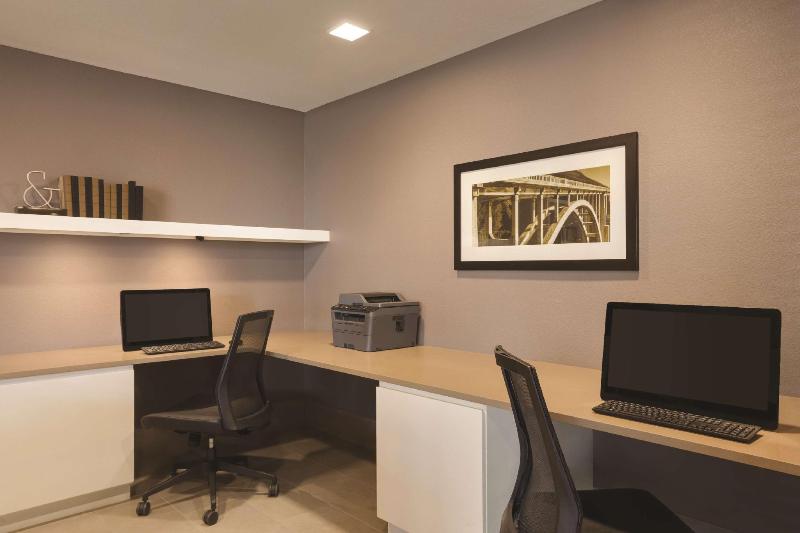 فندق Country Inn & Suites By Radisson, Lawrence, Ks