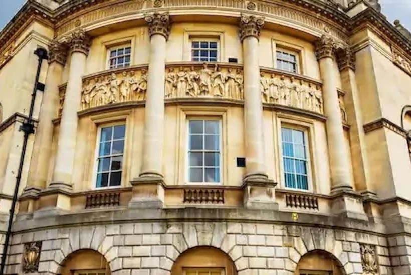 旅馆 The Black Fox