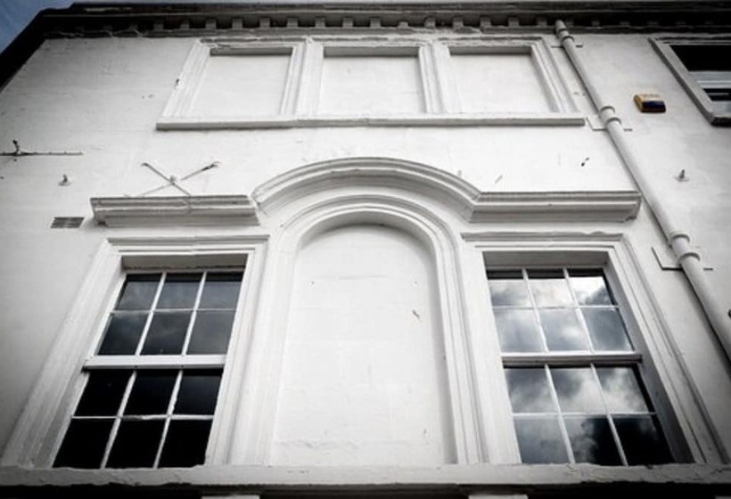 旅馆 The Black Fox