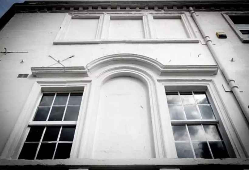 ユースホステル The Black Fox