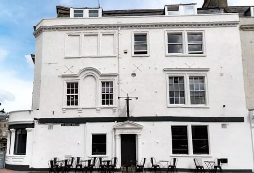 ユースホステル The Black Fox