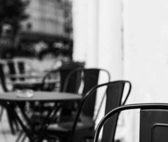 旅馆 The Black Fox