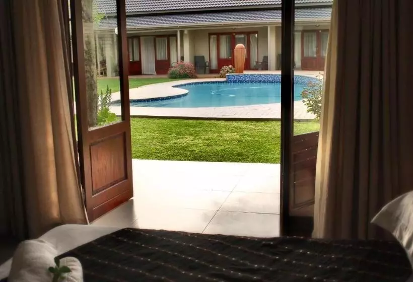 Hotelli Mondior Manor Guest House