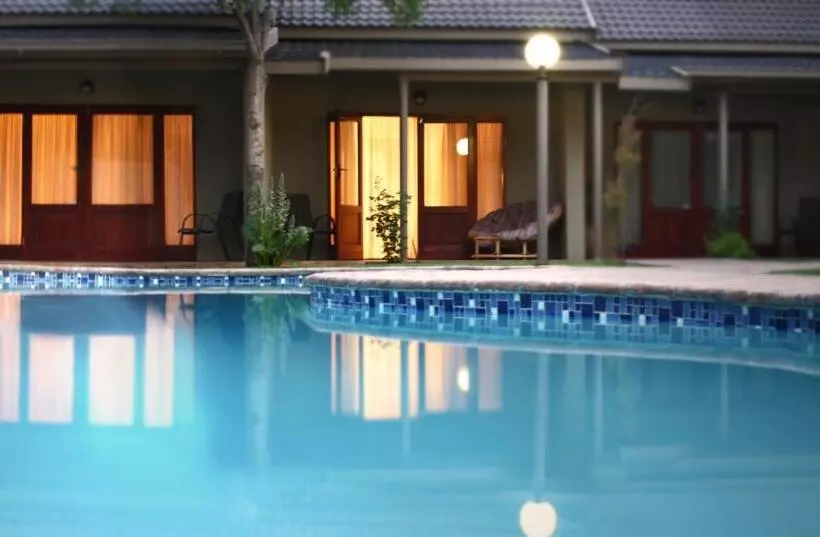 Hotelli Mondior Manor Guest House