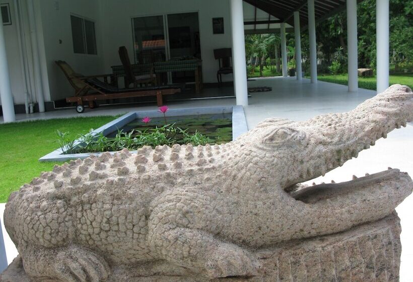 بنسيون Anuhas Airport Villas