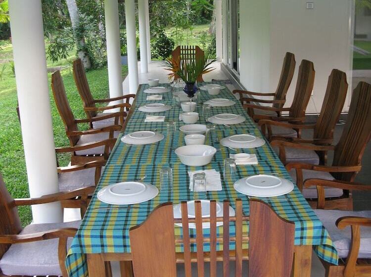 بنسيون Anuhas Airport Villas